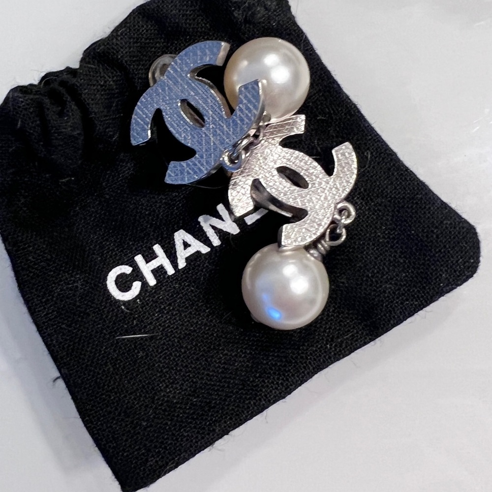 Chanel clip earring